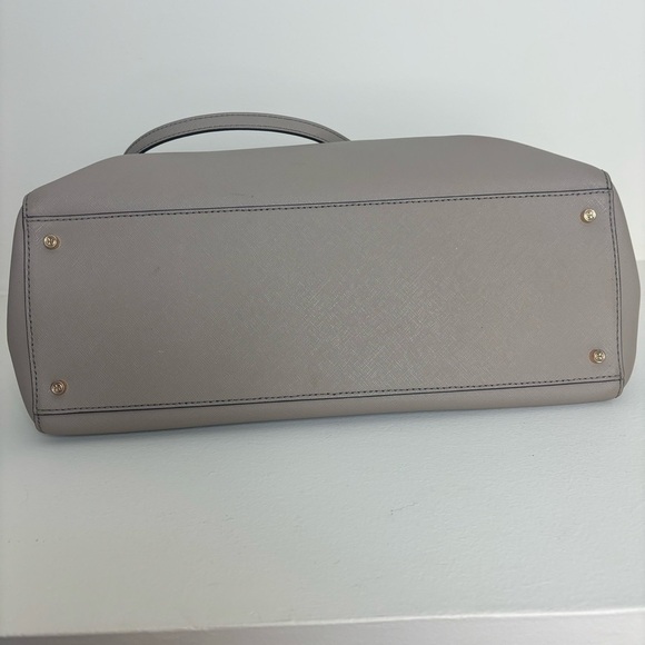 Tory Burch Emerson Large Tote - Picture 8 of 12